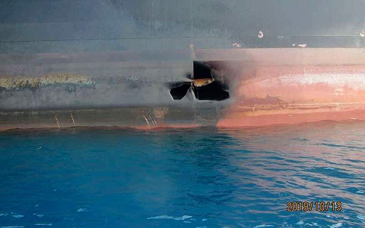 Η Τεχεράνη έδωσε στη δημοσιότητα φωτογραφίες από το τάνκερ που δέχτηκε επίθεση ανοιχτά&hellip;