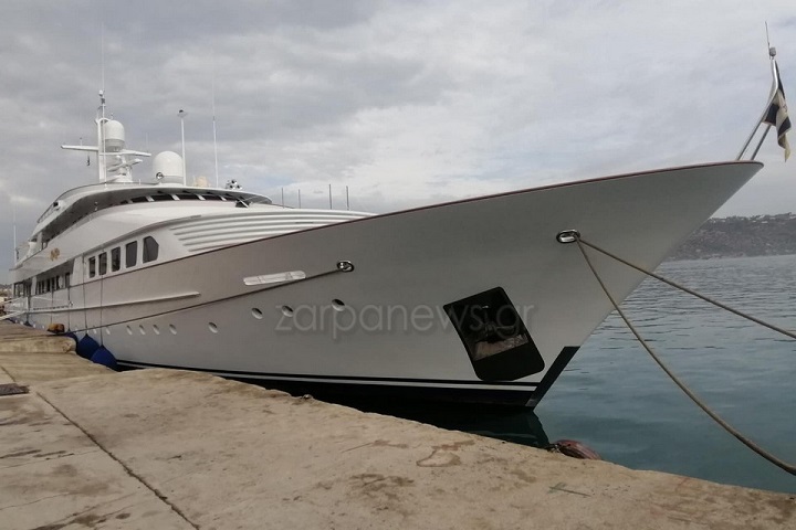 Rio Rita: Το σούπερ γιοτ της οικογένειας Λάτση, έπιασε στο λιμάνι της Σούδας (εικόνες)