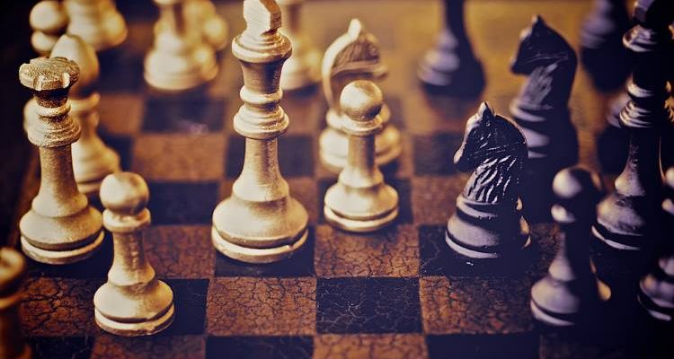 Σεραφείμ Κοτρώτσος: Το “πομπώδες” παρελθόν, ο Πομπέο και το διπλωματικό “πατ”