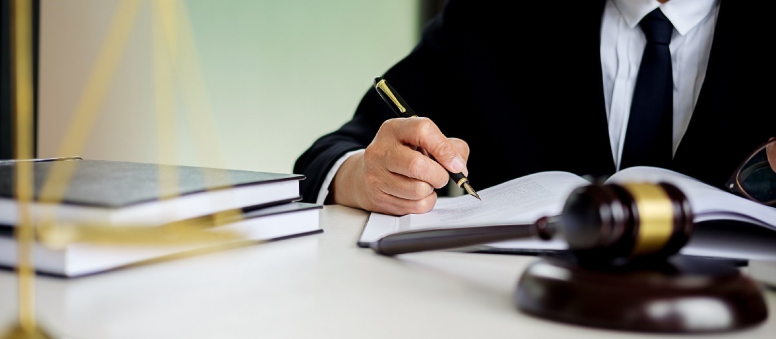 Τα πάνω κάτω στον ποινικό κώδικα – Τι αλλάζει για μολότοφ, άδειες κρατουμένων,&hellip;