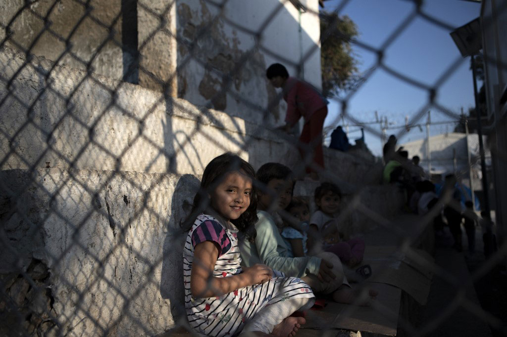 “Τρέμει” η κυβέρνηση τη “βόμβα” του προσφυγικού- Τα μηνύματα των δημοσκοπήσεων