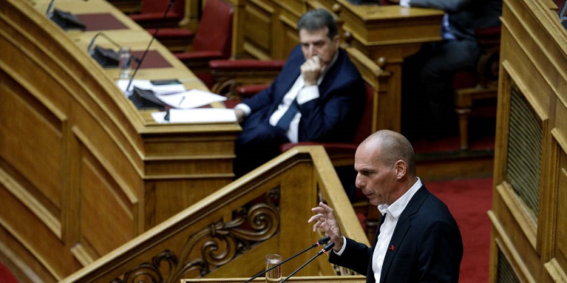 Άγρια κόντρα Βαρουφάκη – Χρυσοχοΐδη στη συζήτηση για το άσυλο