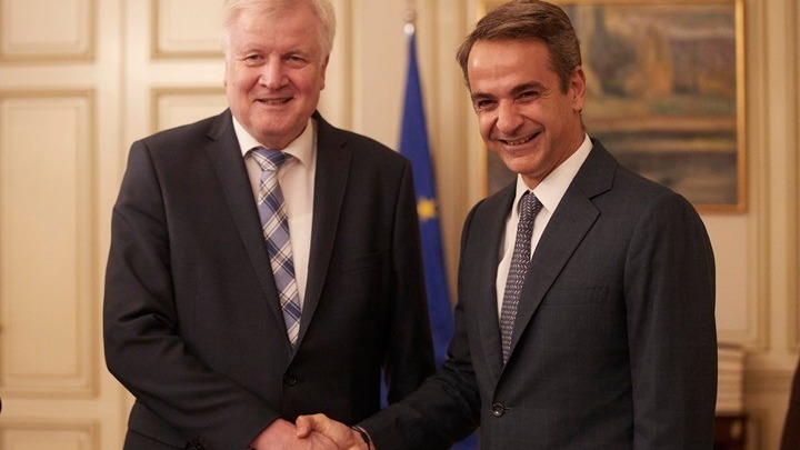 Μητσοτάκης σε Ζεεχόφερ: Πρέπει να βρούμε τρόπο να σταματήσουμε τις ροές