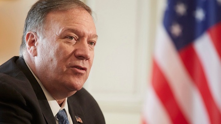 Στην Μητρόπολη Αθηνών ο Μάϊκ Πομπέο με την σύζυγό του