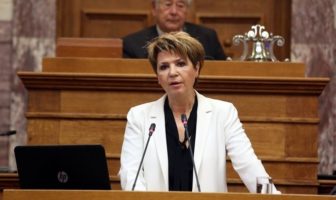 Γεροβασίλη: Υποχρεωτική μείωση της βουλευτικής αποζημίωσης