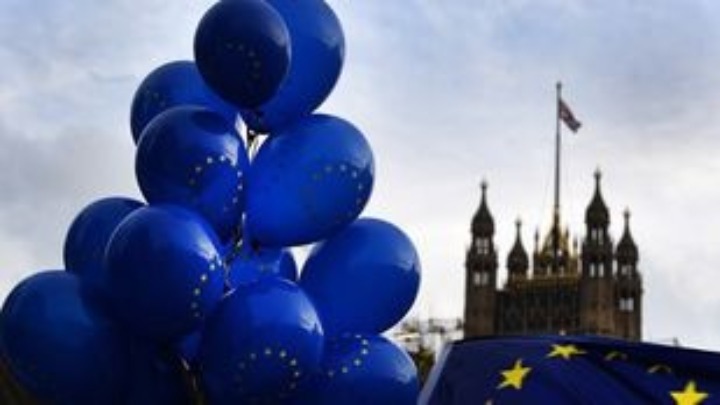 Βρετανία: “Κλείδωσαν” οι πρόωρες εκλογές στις 12 Δεκεμβρίου