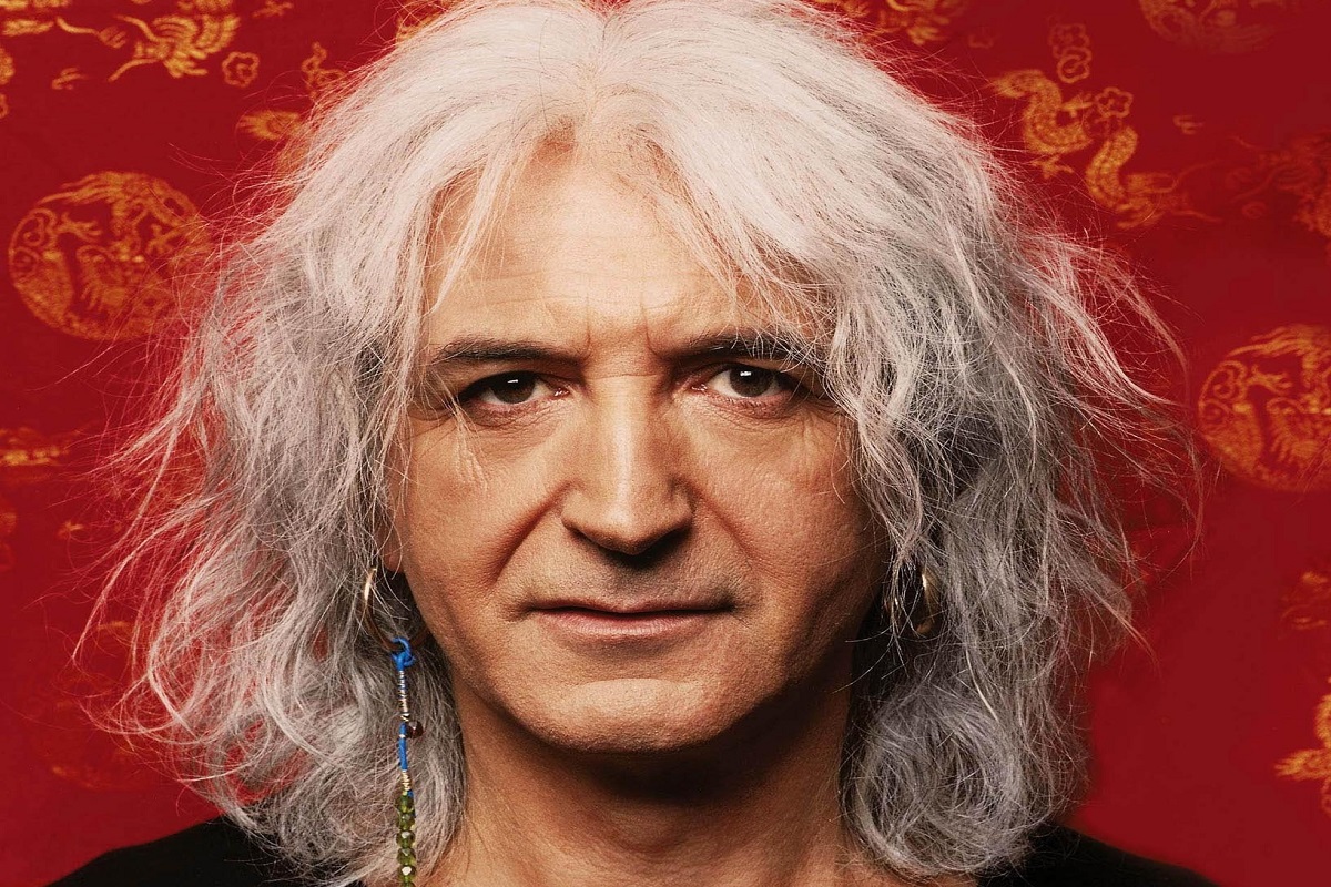 Αυτή είναι η πραγματική ηλικία του Νίκου Καρβέλα