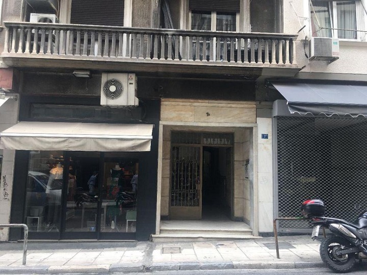 “Ντου” του Ρουβίκωνα σε συμβολαιογραφείο στα Εξάρχεια