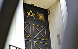 Στα άδυτα της μασονικής στοάς στη Θεσσαλονίκη