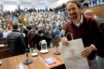 Η βάση των Podemos ενέκρινε με συντριπτική πλειοψηφία την κυβερνητική συνεργασία με τους Σοσιαλιστές του Σάντσεθ