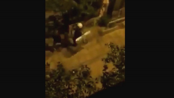 Νέα ντουκουμέντα από την απρόκλητη αστυνομική βία στα Εξάρχεια – Τα ΜΑΤ χτυπούν κοπέλα και περαστικούς (vid)
