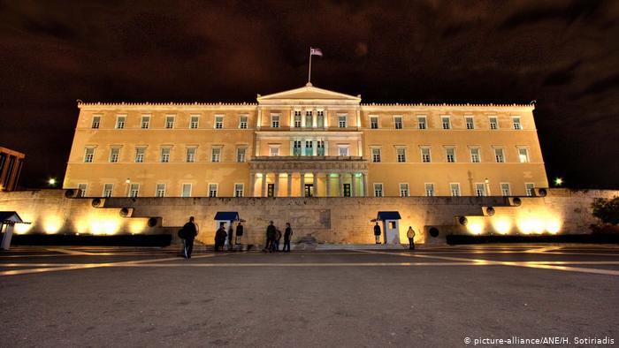 Handelsblatt: Η ελληνική αμφιθυμία- Μεταξύ δυσπιστίας και αισιοδοξίας τα νοικοκυριά για την οικονομία