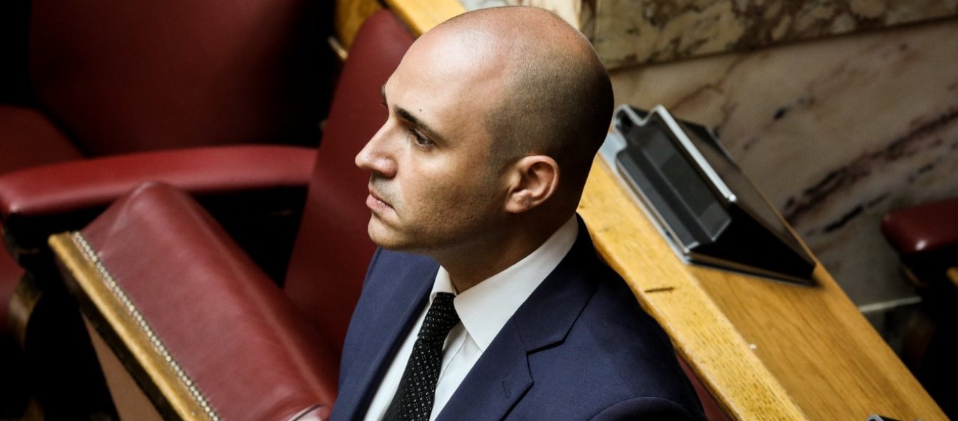 Ο Μπογδάνος… στήριξε τη Δ. Μιχαηλίδου – “Πολλές κυρίες ενδεχομένως να μη μπορούν να διακρίνουν πολύ καλά μεταξύ των διαφορετικών τύπων οπλισμού” (vid)
