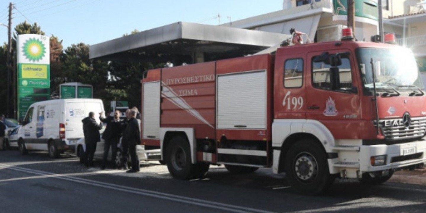 Άγνωστοι ανατίναξαν με δυναμίτη πρατήριο στα Γλυκά Νερά