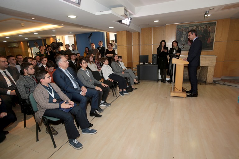 Ο πρωθυπουργός βράβευσε μαθητές που διακρίθηκαν στην Ολυμπιάδα Ρομποτικής