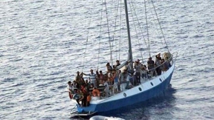 Εντοπίστηκε το σκάφος με τους πρόσφυγες ανοιχτά της Πύλου