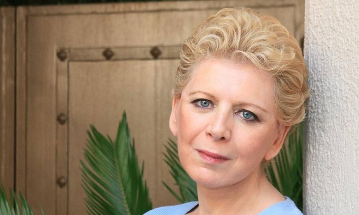 Η Έλενα Ακρίτα απαντά στη Σταματίνα Τσιμτσιλή για τις εγκυμονούσες πρόσφυγες