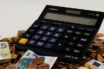 Παραμένει το 30% του εισοδήματος που πρέπει να πραγματοποιηθεί με “πλαστικό χρήμα”