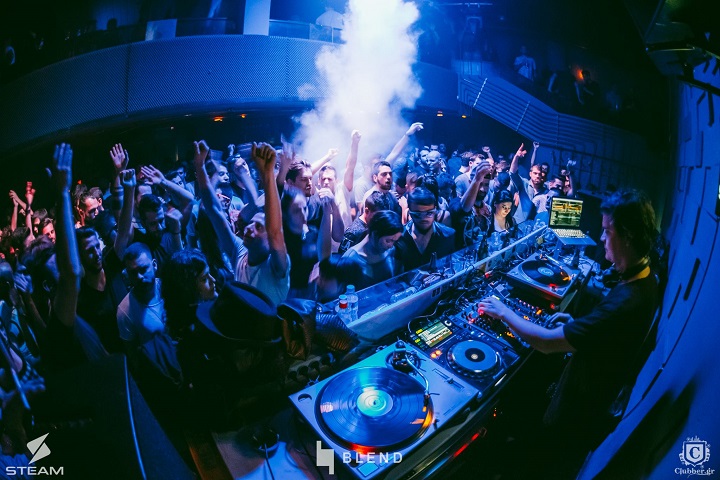 Τρόμος από εισβολή αστυνομικών σε κλαμπ στο Γκάζι – “Γονατίστε τώρα. Τα&hellip;