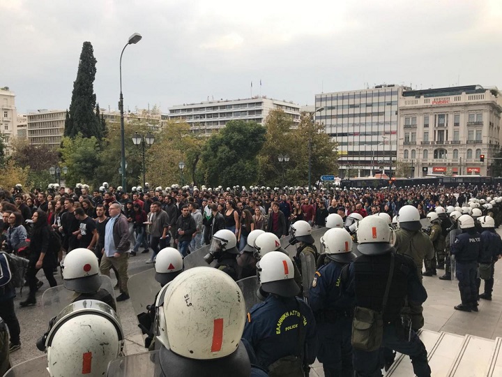 Γιατί αμαυρώθηκε η εικόνα της ελληνικής αστυνομίας – “Νίκες” και “ήττες” στη χθεσινή πορεία του Πολυτεχνείου