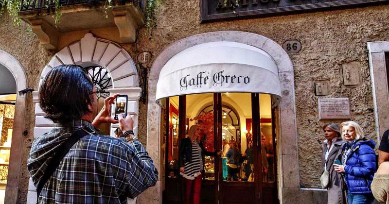 Κινδυνεύει με “λουκέτο” το περίφημο Caffe Greco στη Via Condotti της Ρώμης- Τι ενοίκιο ζητάει ο ιδιοκτήτης του ιστορικού κτιρίου