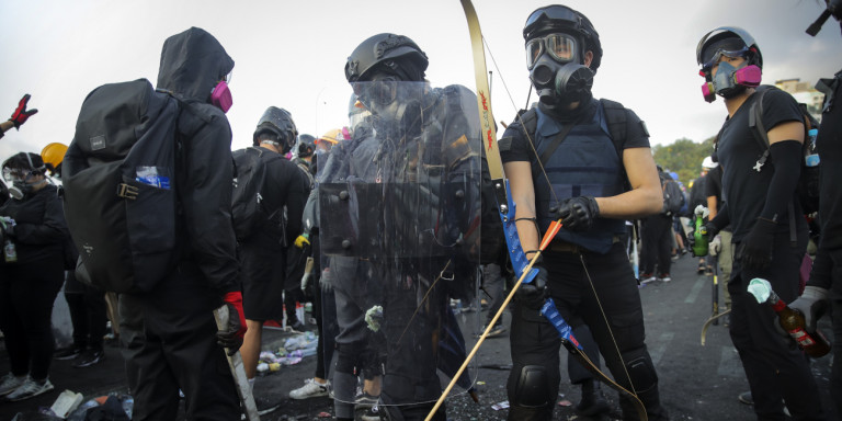 Σε παράλυση το Χονγκ Κονγκ