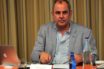 Συνθήματα και μπογιές στην πόρτα του γραφείου του Διγαλάκη
