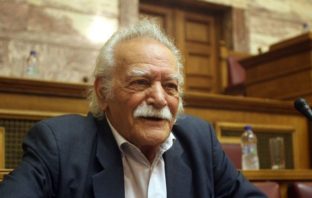 Ιατρικό ανακοινωθέν για τον Μανώλη Γλέζο: Σταθερή αλλά σοβαρή η κατάσταση της υγείας του