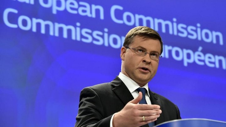 Ντομπρόβσκις: “Η βελτίωση βιωσιμότητας του χρέους μπορεί να ρίξει τον στόχο πρωτογενούς πλεονάσματος”