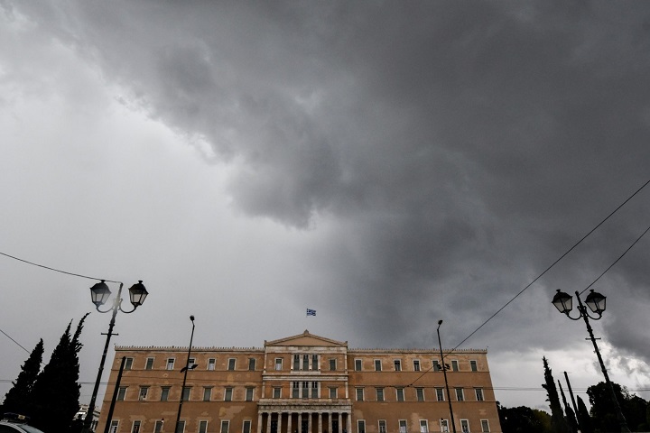 Κακοκαιρία: Άνοιξαν οι ουρανοί στην Αττική, ποτάμια οι δρόμοι – Ποιες περιοχές θα πληγούν τις επόμενες ώρες (vid)