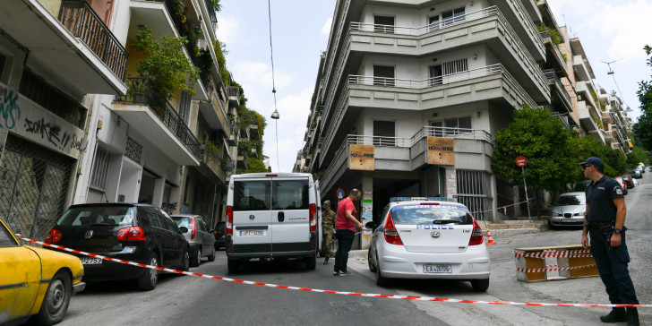 Χειροβομβίδα σε σπίτι στα Εξάρχεια- Συναγερμός στις αρχές