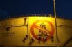 Διαμαρτυρία της Greenpeace έξω από τα ΕΛΠΕ