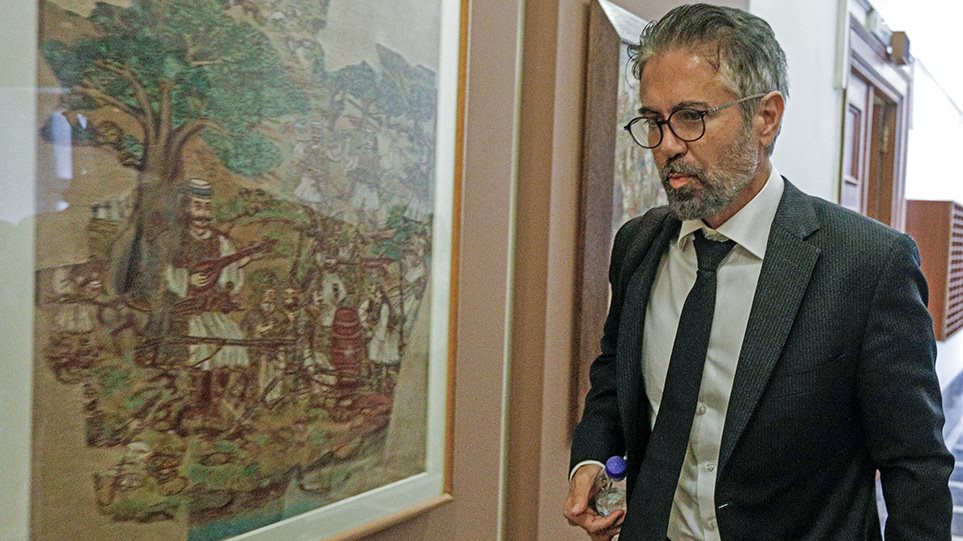 Φρουζής: Δεν υπάρχει σκάνδαλο Novartis- Διαψεύδει ακόμα και το FBI!