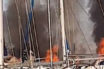 Μεγάλη φωτιά σε θαλαμηγό στη Μαρίνα Γλυφάδας- “Πνίγηκε” στους καπνούς η περιοχή