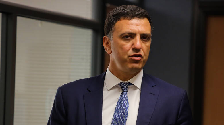 Κικίλιας: “Ίσως επιδοτήσουμε θερμάστρες για να καπνίζει ο κόσμος έξω”