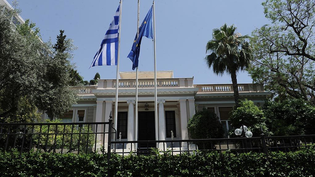 Τα σενάρια πρόωρων εκλογών απασχολούν Μαξίμου και Κουμουνδούρου