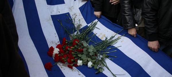 Η Νεολαία ΣΥΡΙΖΑ απαντά στα fake news για την σημαία του Πολυτεχνείου: Δεν θα επιτρέψουμε να αμαυρώνουν την ιστορική επέτειο