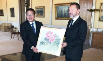 Με αντιπροσωπεία της Bank of China συναντήθηκε ο Στουρνάρας