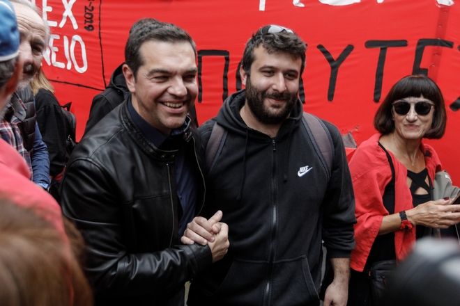 Ο Αλ. Τσίπρας επικεφαλής του μπλοκ του ΣΥΡΙΖΑ στην πορεία για το Πολυτεχνείο (εικόνες)