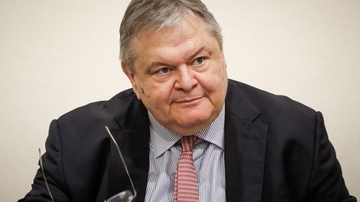 Άκυρη η προδικασία για τη Novartis υποστηρίζει ο Βενιζέλος