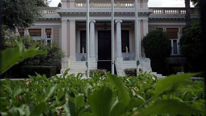 Κυβερνητικές πηγές σε…επίθεση εξωστρέφειας: Τα πράγματα πηγαίνουν συνεχώς προς το καλύτερο