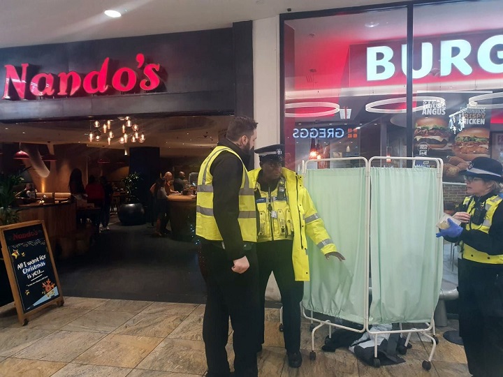 Επίθεση με μαχαίρι σε χριστουγεννιάτικη αγορά (vid)