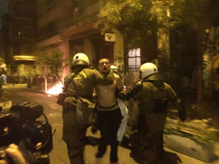 Πολλαπλά κρούσματα αστυνομικής βίας στα νυχτερινά επεισόδια στα Εξάρχεια (εικόνες & video)