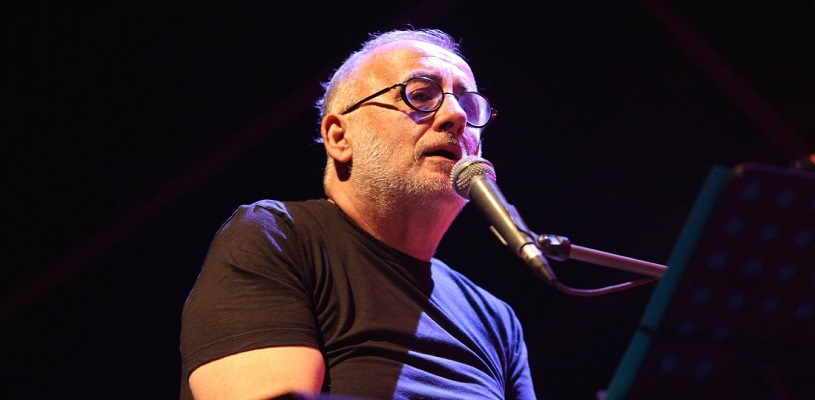 Η σύζυγος και η κόρη αποχαιρετούν τον Θάνο Μικρούτσικο – Λόγια αγάπης… γεμάτα