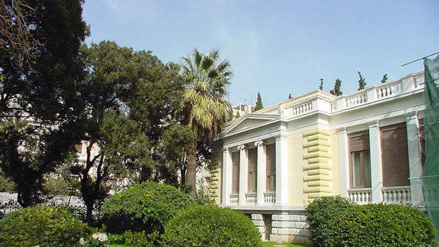 Γιατί “τσακώνονται” στην Δεξιά για τον Προκόπη Παυλόπουλο; “Πόλεμος” φατριών και αρθρογράφων