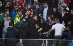 Το βίντεο από την επίθεση κατά Κούγια στο γήπεδο – Τον έριξαν κάτω… (vid)