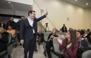 Επιστολή έκπληξη στον Τσίπρα – “Προσφέρω το σπίτι μου για να μείνεις τα Χριστούγεννα”
