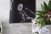 Θάνος Μικρούτσικος: Πλήθος κόσμου για το τελευταίο αντίο – Σε λαϊκό προσκύνημα η σορός του