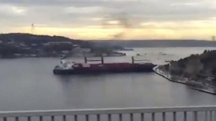 Πλοίο προσέκρουσε στα στενά του βοσπόρου