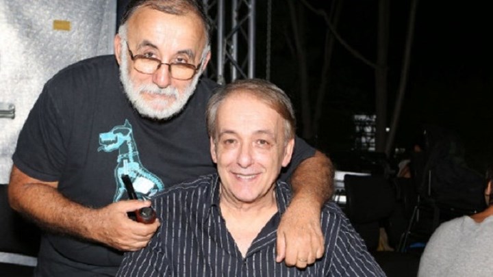 Ο Ανδρέας Μικρούτσικος αποχαιρετά τον αδελφό του